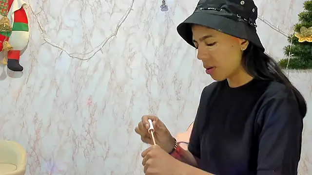 BarbieHotLaura online show from 12.26.24