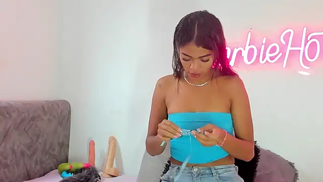 BarbieHotLaura online show from 10.11.25