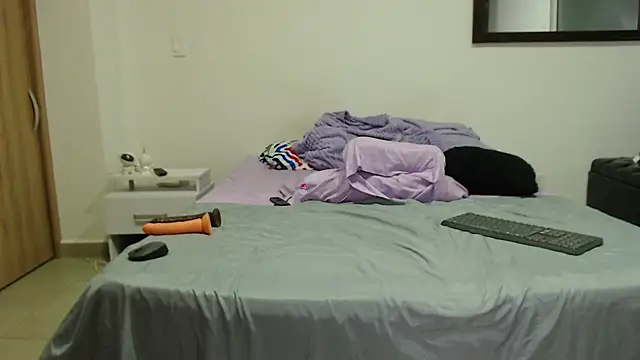 Snapshot of AnnieRoss69 chatting on 02.11.25 AnnieRoss69 online show from 02.11.25