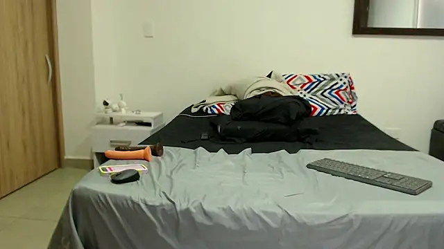 Snapshot of AnnieRoss69 chatting on 02.18.25 AnnieRoss69 online show from 02.18.25