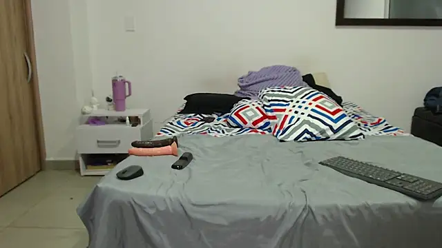 Snapshot of AnnieRoss69 chatting on 10.30.25 AnnieRoss69 online show from 10.30.25