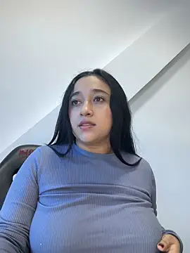 Snapshot of cata_megan chatting on 01.01.25 cata megan online show from 01.01.25