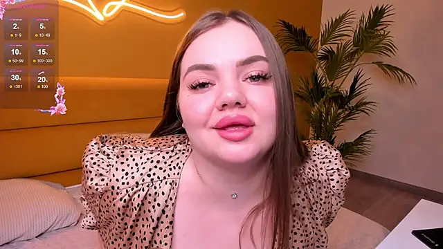 Snapshot of MonikaCharming chatting on 02.05.25 MonikaCharming online show from 02.05.25