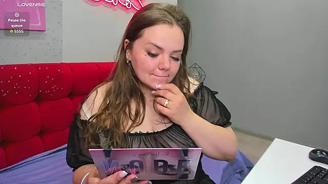 Snapshot of MonikaCharming chatting on 06.05.26 MonikaCharming online show from 06.05.26