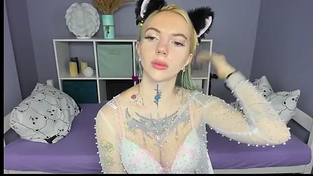 Snapshot of AnneTenet chatting on 02.07.25 AnneTenet online show from 02.07.25