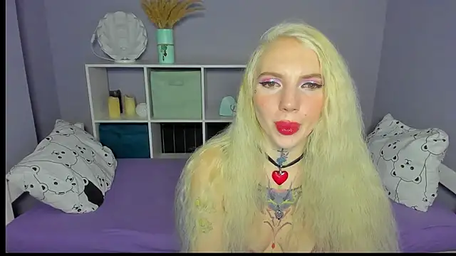 Snapshot of AnneTenet chatting on 02.14.25 AnneTenet online show from 02.14.25