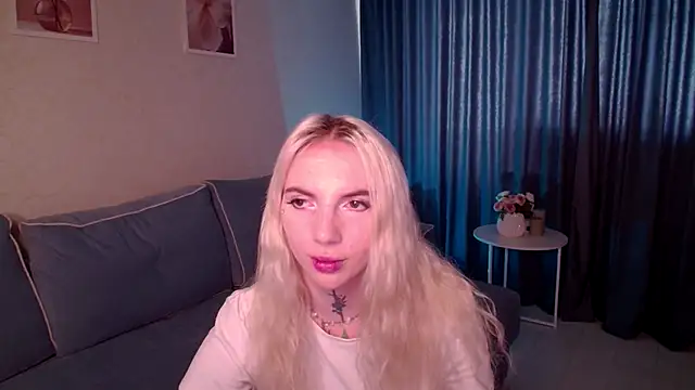 Snapshot of AnneTenet chatting on 09.19.25 AnneTenet online show from 09.19.25