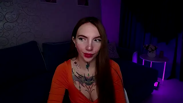 Snapshot of AnneTenet chatting on 11.13.25 AnneTenet online show from 11.13.25