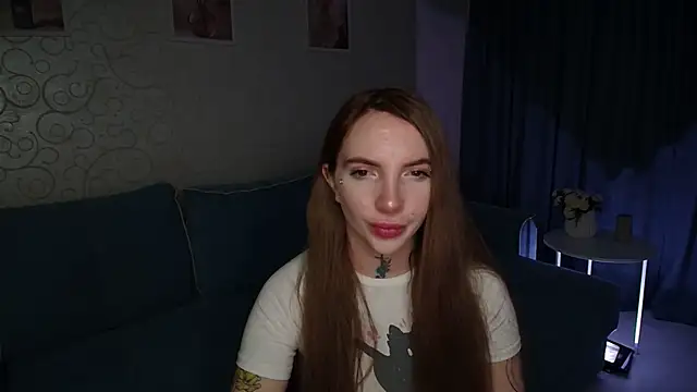 Snapshot of AnneTenet chatting on 11.24.25 AnneTenet online show from 11.24.25