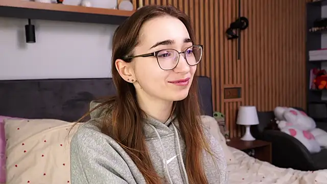 PollyBeev online show from 04.06.26