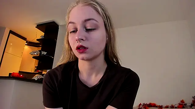 Snapshot of MiaMews chatting on 09.20.25 MiaMews online show from 09.20.25