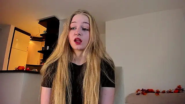 Snapshot of MiaMews chatting on 09.23.25 MiaMews online show from 09.23.25