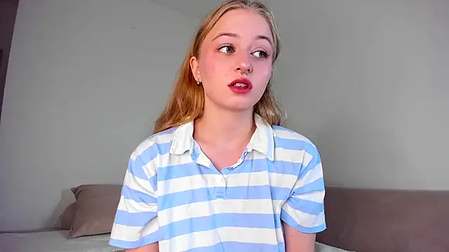 Snapshot of MiaMews chatting on 11.11.25 MiaMews online show from 11.11.25