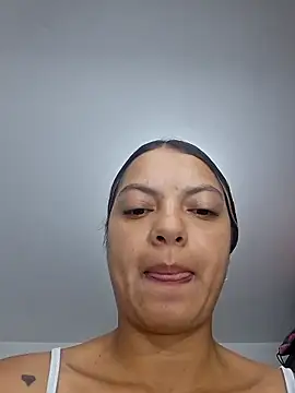 Snapshot of Daila_20_ chatting on 11.22.25 Daila 20 online show from 11.22.25