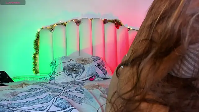 Snapshot of Daila_20_ chatting on 11.29.25 Daila 20 online show from 11.29.25