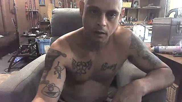 Snapshot of Buffshagswell chatting on 09.29.25 Buffshagswell online show from 09.29.25