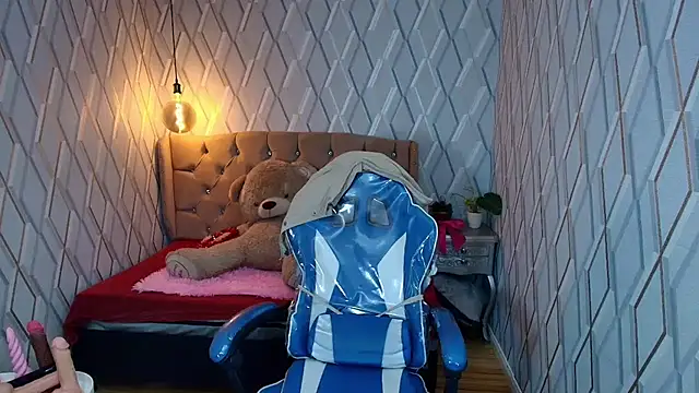 Snapshot of Angelchristix chatting on 04.08.26 Angelchristix online show from 04.08.26