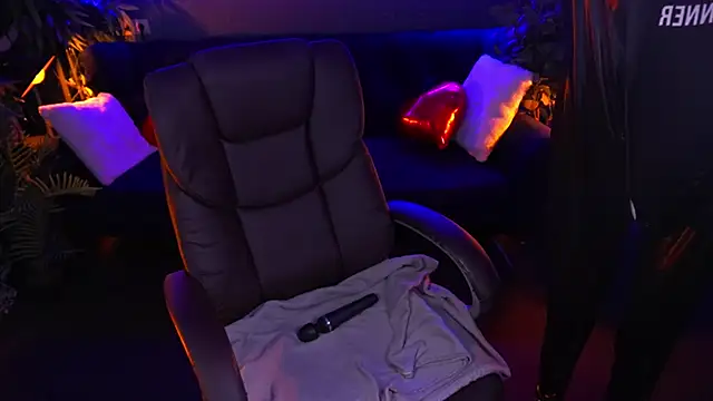 Snow WhiteeeX online show from 03.18.25