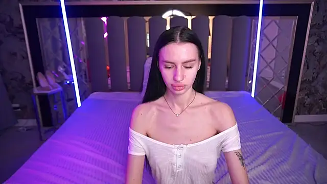 Snow WhiteeeX online show from 03.02.26