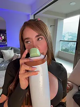 Lanataylor- online show from 04.15.26