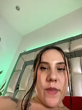  ISABELLA HOT  online show from 11.30.25