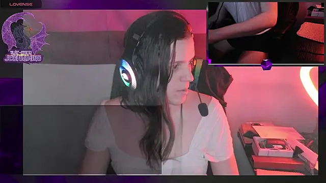 Snapshot of Rae-Suon chatting on 03.03.25 Rae-Suon online show from 03.03.25