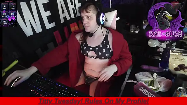 Snapshot of Rae-Suon chatting on 11.27.25 Rae-Suon online show from 11.27.25