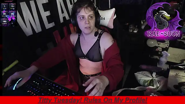 Snapshot of Rae-Suon chatting on 11.28.25 Rae-Suon online show from 11.28.25