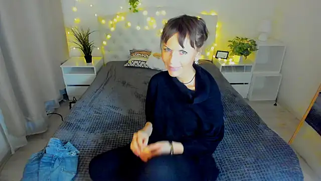 Snapshot of Elizabe_th chatting on 01.21.25 Elizabe th online show from 01.21.25