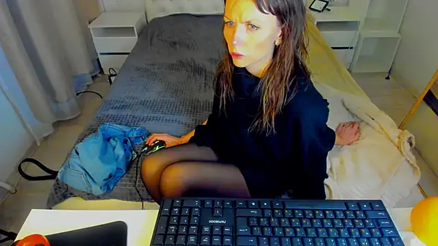 Snapshot of Elizabe_th chatting on 01.22.25 Elizabe th online show from 01.22.25