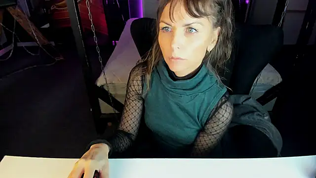 Snapshot of Elizabe_th chatting on 02.09.25 Elizabe th online show from 02.09.25