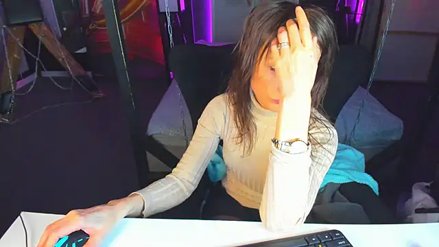 Snapshot of Elizabe_th chatting on 03.06.25 Elizabe th online show from 03.06.25