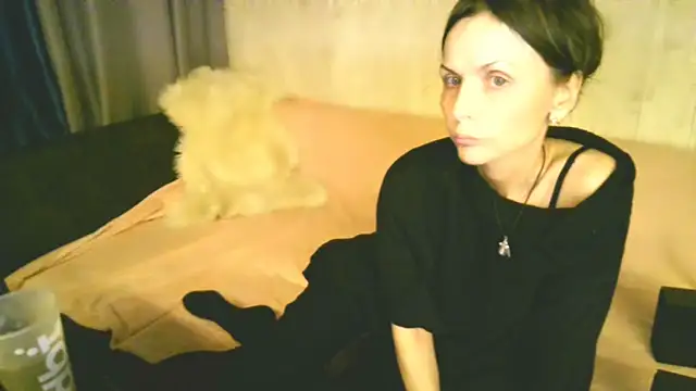 Snapshot of Elizabe_th chatting on 10.18.25 Elizabe th online show from 10.18.25