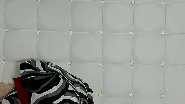 MelanieBrownn online show from 02.28.25