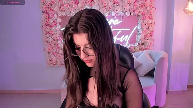 Snapshot of AmberFarrell chatting on 02.17.25 AmberFarrell online show from 02.17.25