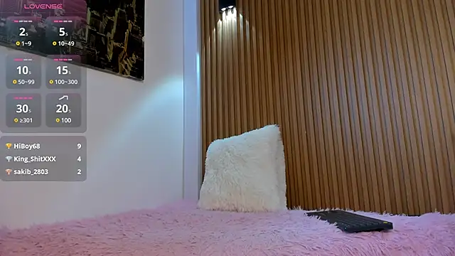 Snapshot of valentina_lux chatting on 03.17.25 valentina lux online show from 03.17.25