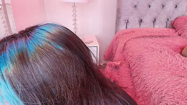 Salem skyler  online show from 10.26.25