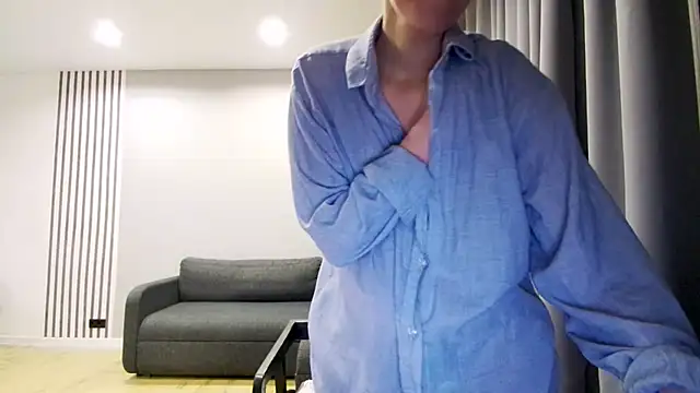 Snapshot of Daniella_Lorente chatting on 12.20.24 Daniella Lorente online show from 12.20.24