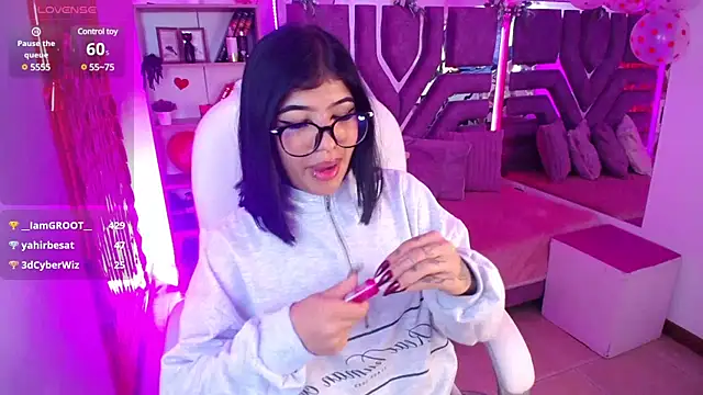 Snapshot of AliceWalker_11 chatting on 02.13.25 AliceWalker 11 online show from 02.13.25