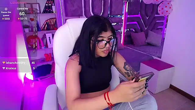 Snapshot of AliceWalker_11 chatting on 02.20.25 AliceWalker 11 online show from 02.20.25