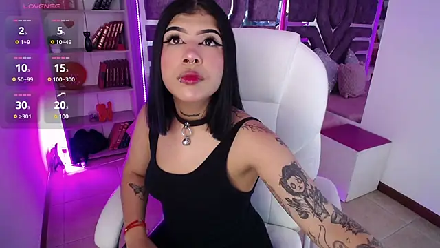 Snapshot of AliceWalker_11 chatting on 02.27.25 AliceWalker 11 online show from 02.27.25