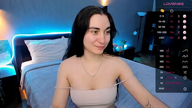 hannacheekss  online show from 01.13.25