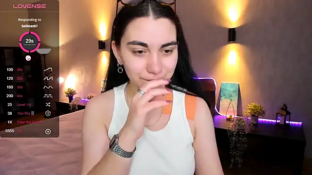 hannacheekss  online show from 01.29.25