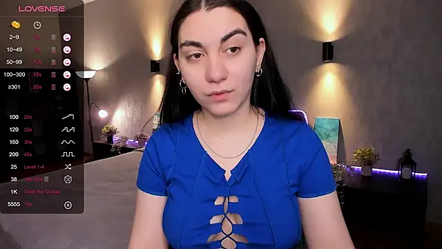 hannacheekss  online show from 03.04.25