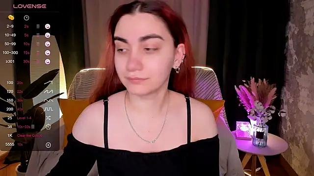 hannacheekss  online show from 02.18.26