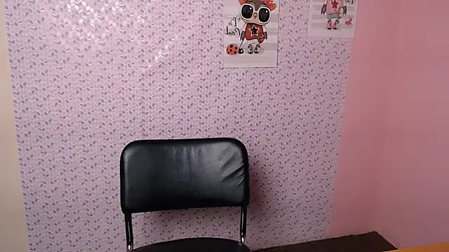 Snapshot of AliceSexyyy_ chatting on 02.04.25 AliceSexyyy online show from 02.04.25