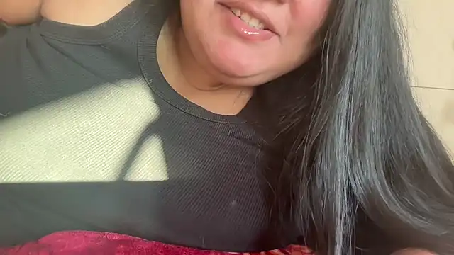 Snapshot of MashaCL chatting on 02.14.25 MashaCL online show from 02.14.25