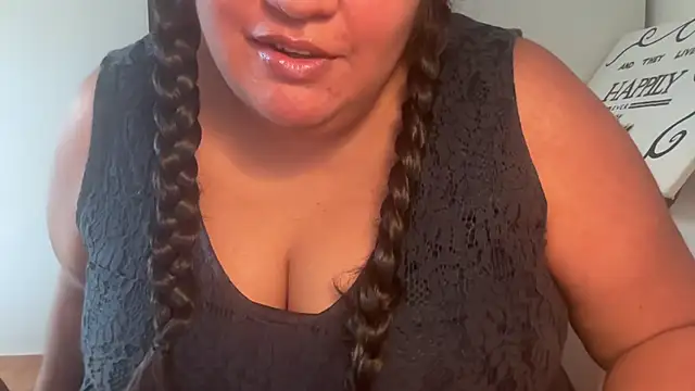 Snapshot of MashaCL chatting on 02.20.25 MashaCL online show from 02.20.25