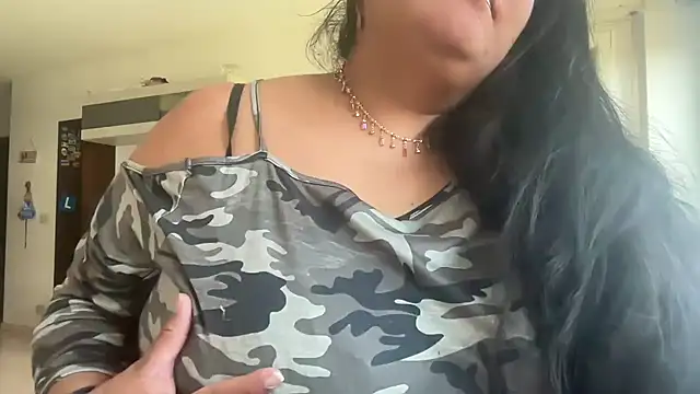 Snapshot of MashaCL chatting on 03.08.25 MashaCL online show from 03.08.25