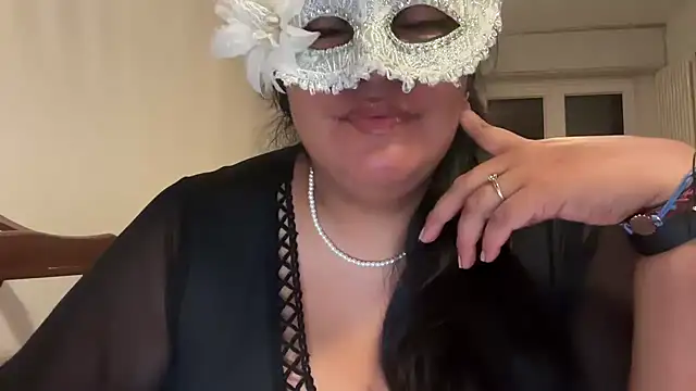 Snapshot of MashaCL chatting on 10.14.25 MashaCL online show from 10.14.25